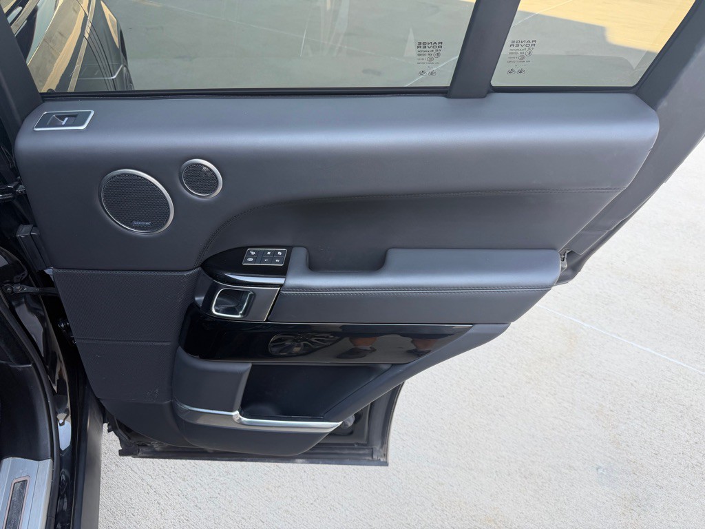 2017 Land Rover Range Rover Image 19