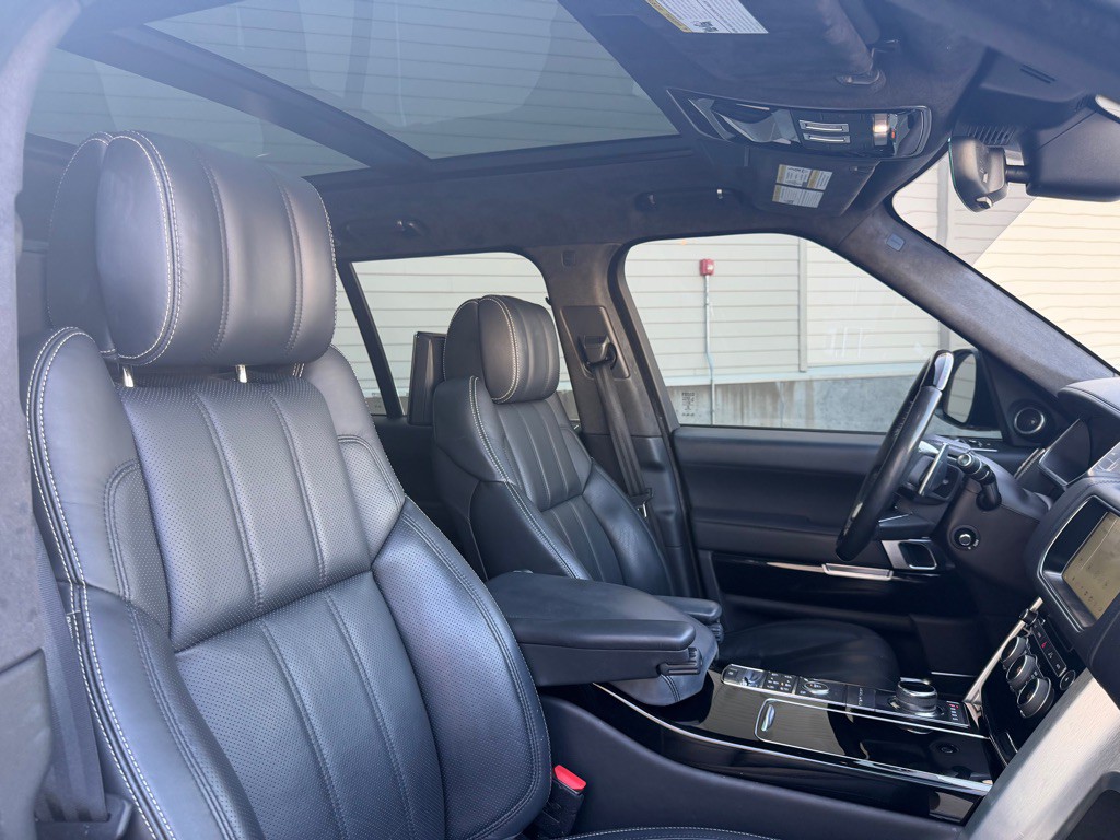 2017 Land Rover Range Rover Image 24