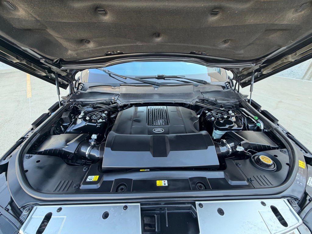 2017 Land Rover Range Rover Image 25