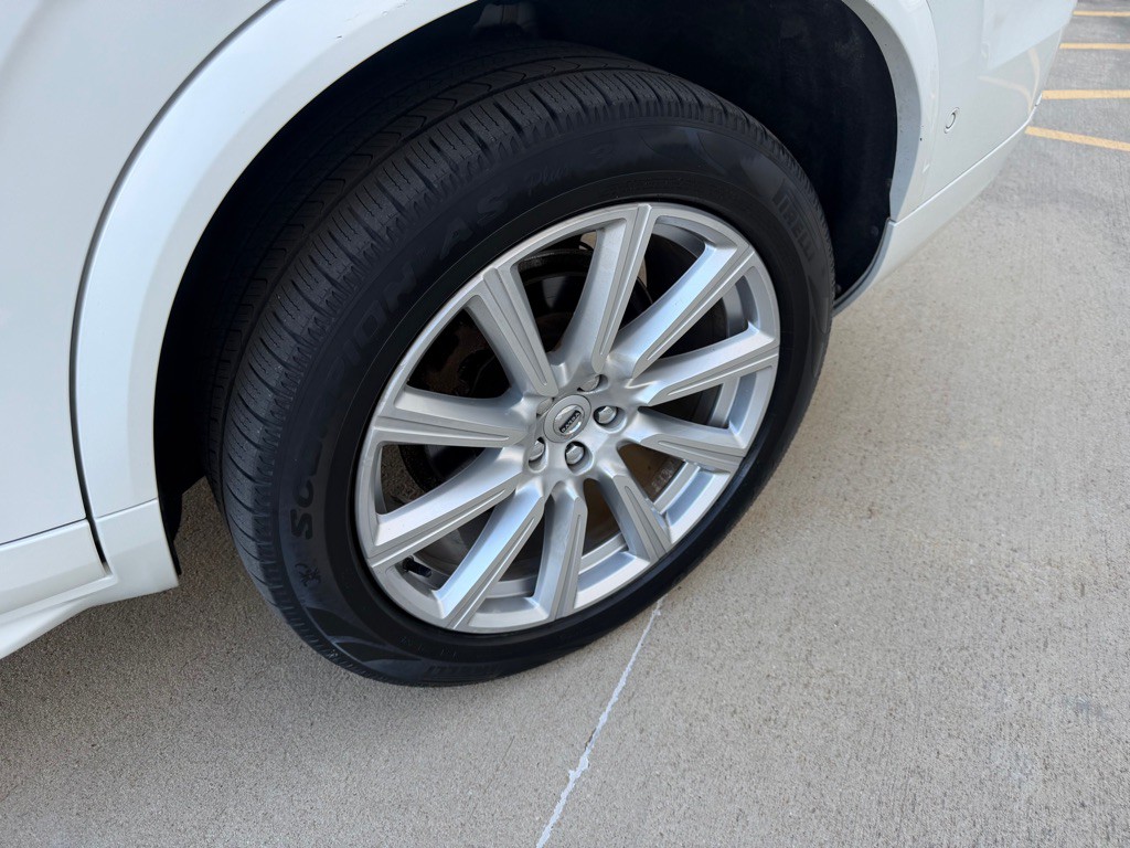 2016 Volvo XC90 Image 9