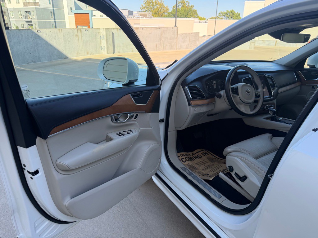 2016 Volvo XC90 Image 10