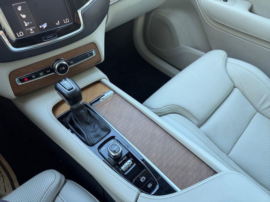 2016 Volvo XC90 Image 20