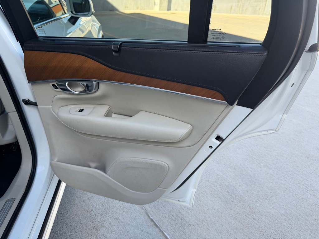2016 Volvo XC90 Image 25