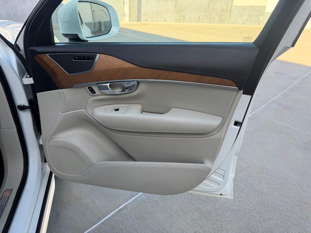 2016 Volvo XC90 Image 28