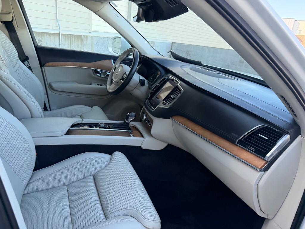 2016 Volvo XC90 Image 29