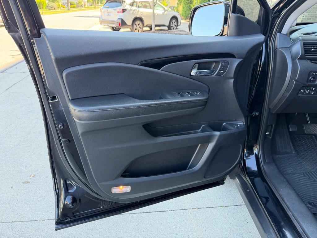2017 Honda Pilot Image 11