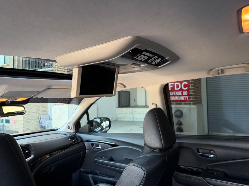 2017 Honda Pilot Image 17