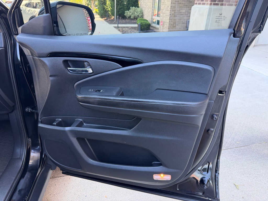 2017 Honda Pilot Image 31