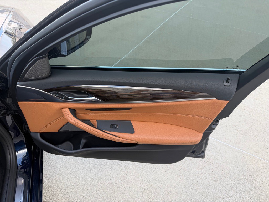 2018 BMW 5 Series Image 19
