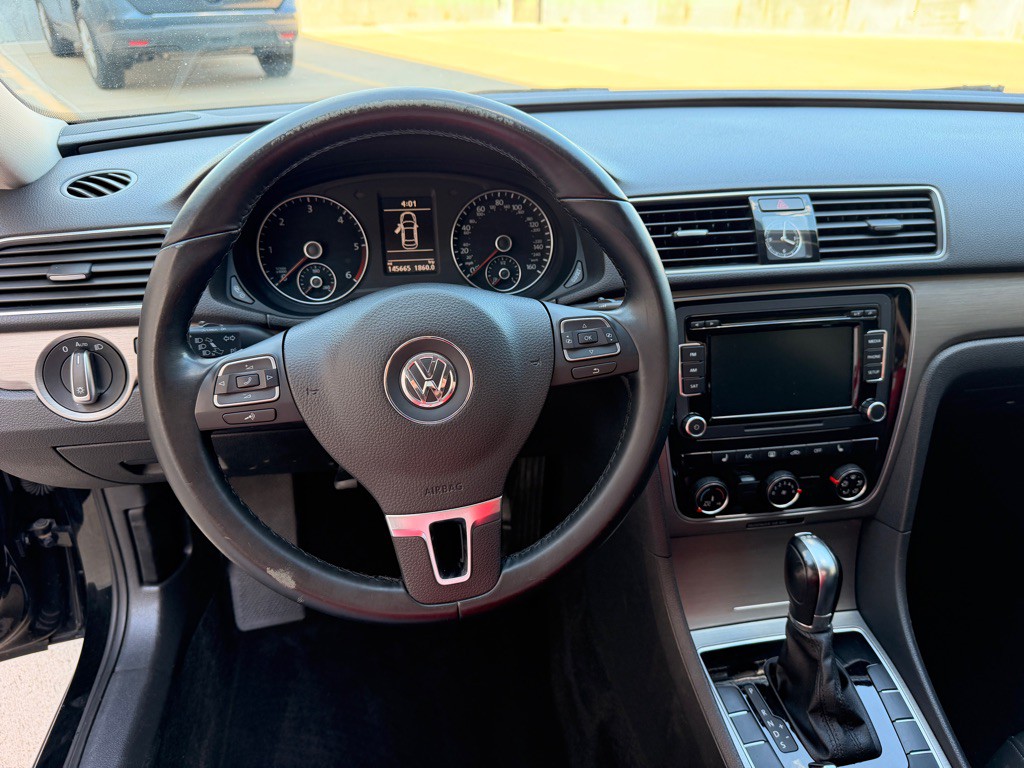 2014 Volkswagen Passat Image 10