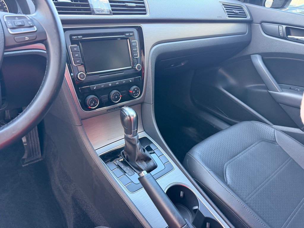 2014 Volkswagen Passat Image 11