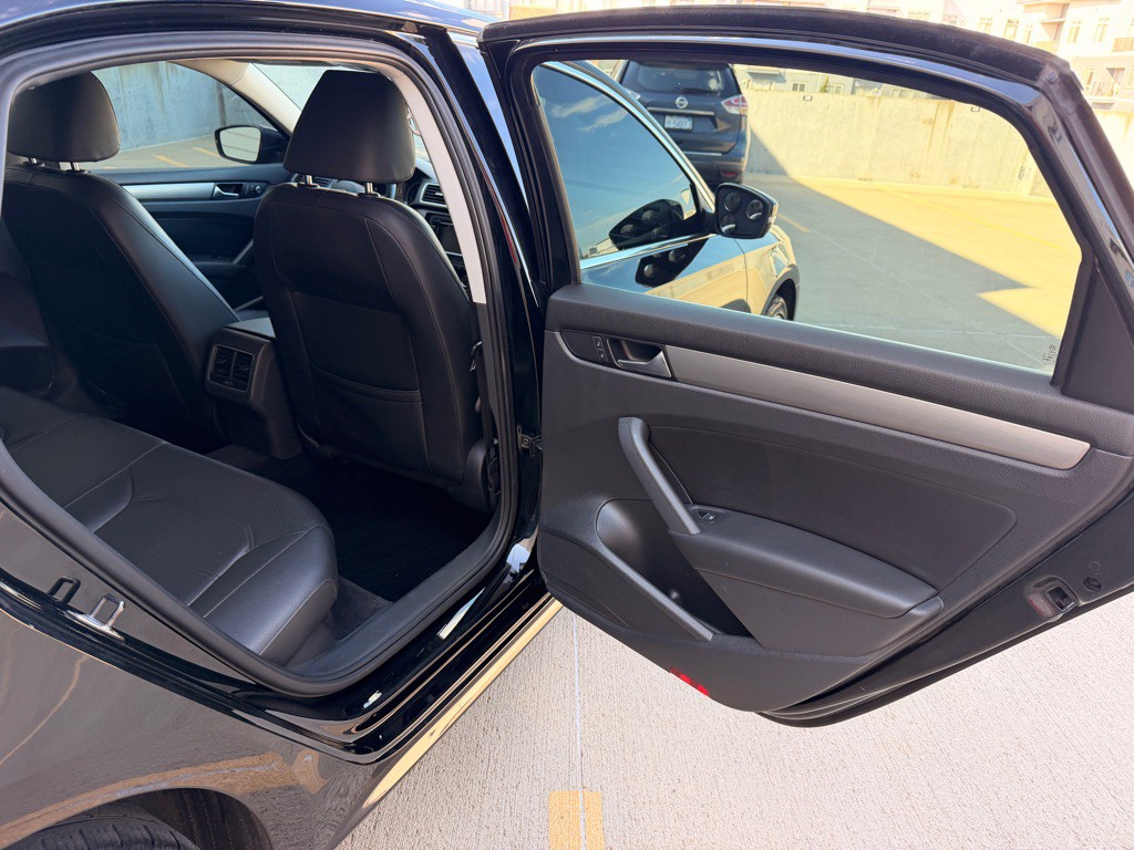 2014 Volkswagen Passat Image 14