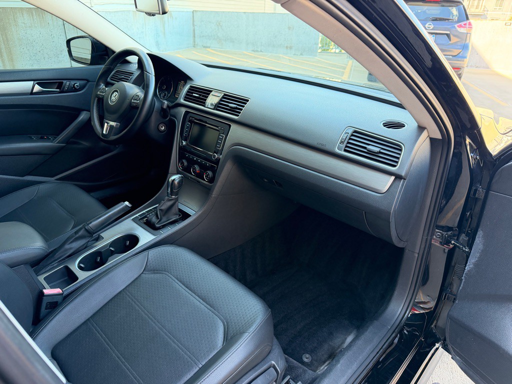 2014 Volkswagen Passat Image 16