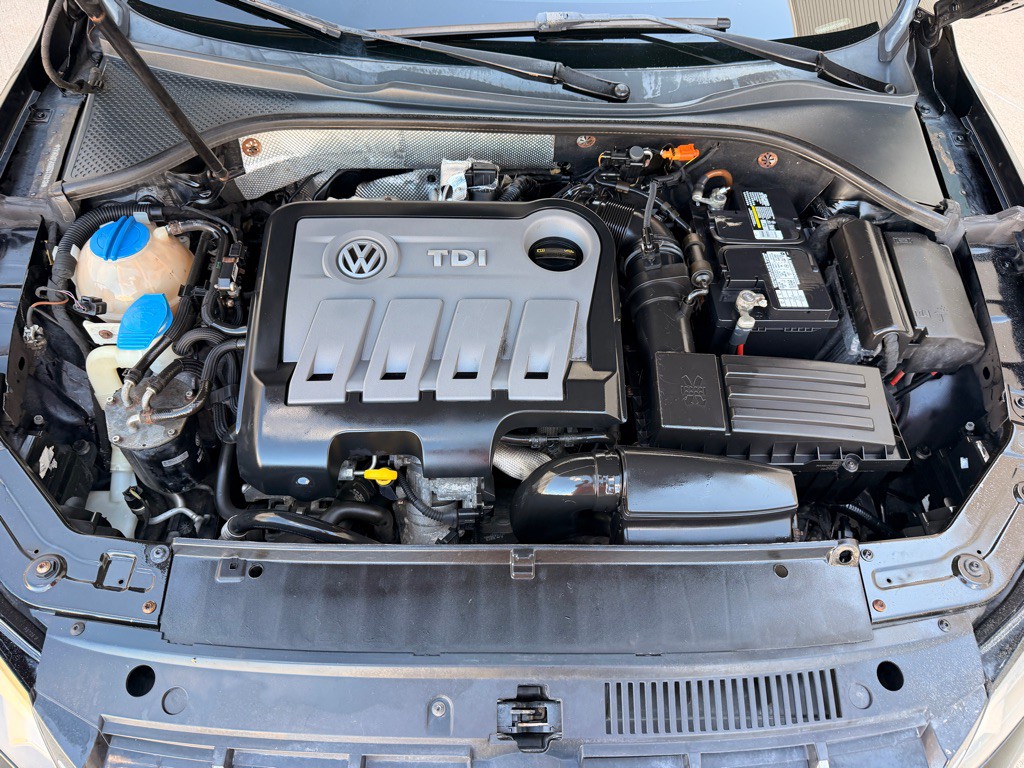 2014 Volkswagen Passat Image 17
