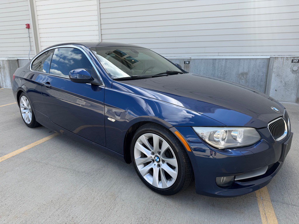 2013 BMW 3 Series Image 1