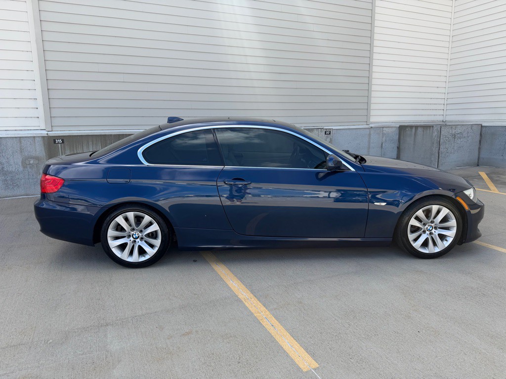 2013 BMW 3 Series Image 2