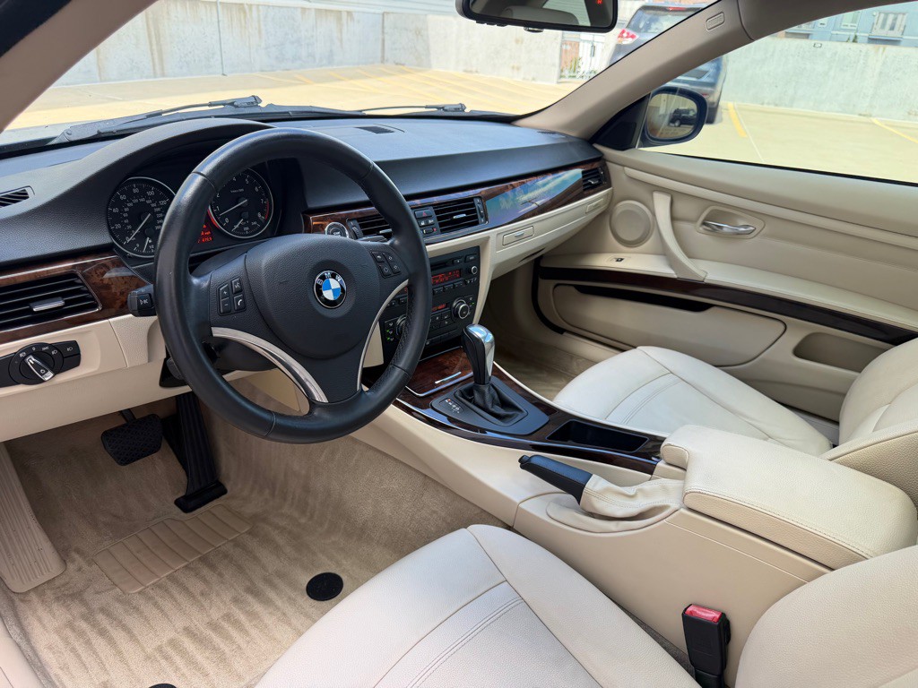 2013 BMW 3 Series Image 11