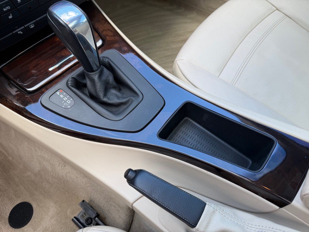 2013 BMW 3 Series Image 16