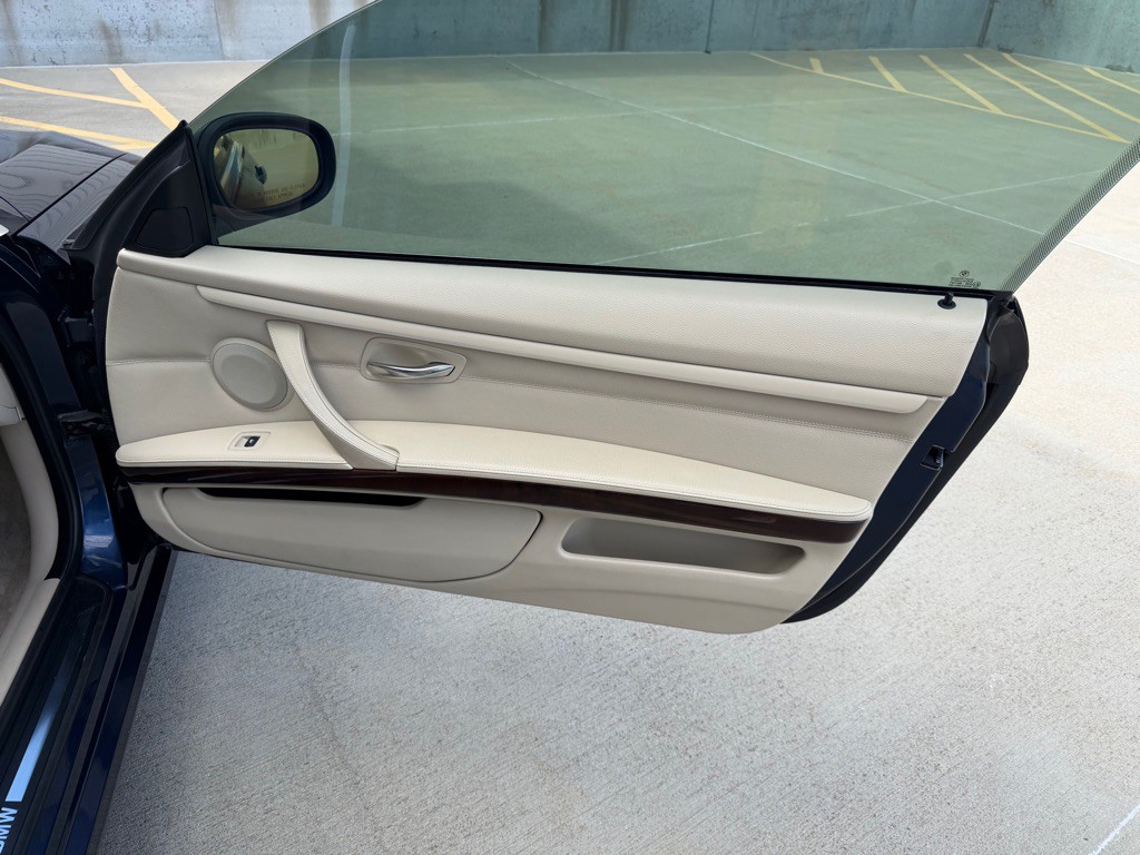 2013 BMW 3 Series Image 19