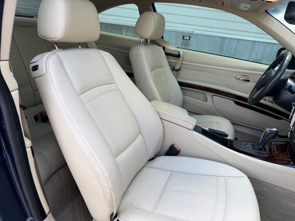2013 BMW 3 Series Image 21