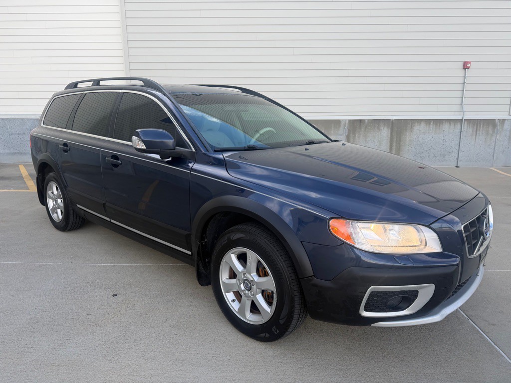 2011 Volvo XC70 Image 1