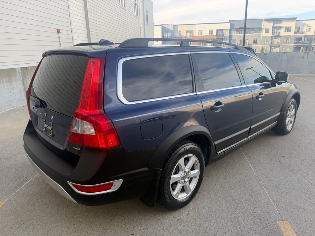 2011 Volvo XC70 Image 3