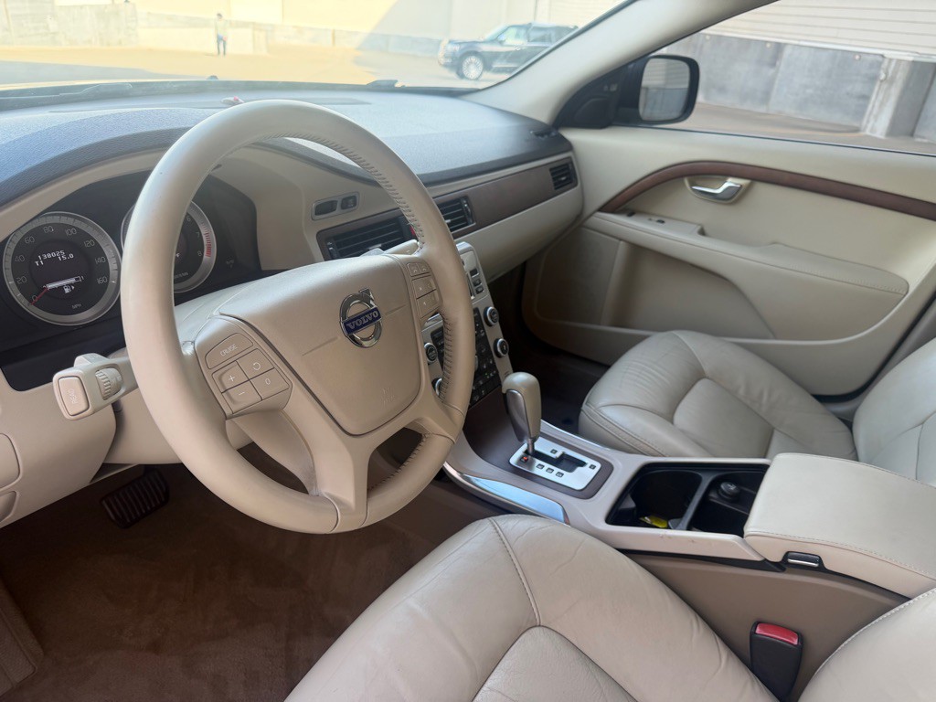 2011 Volvo XC70 Image 11