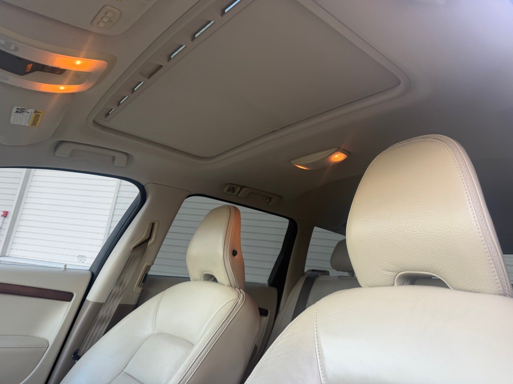 2011 Volvo XC70 Image 13