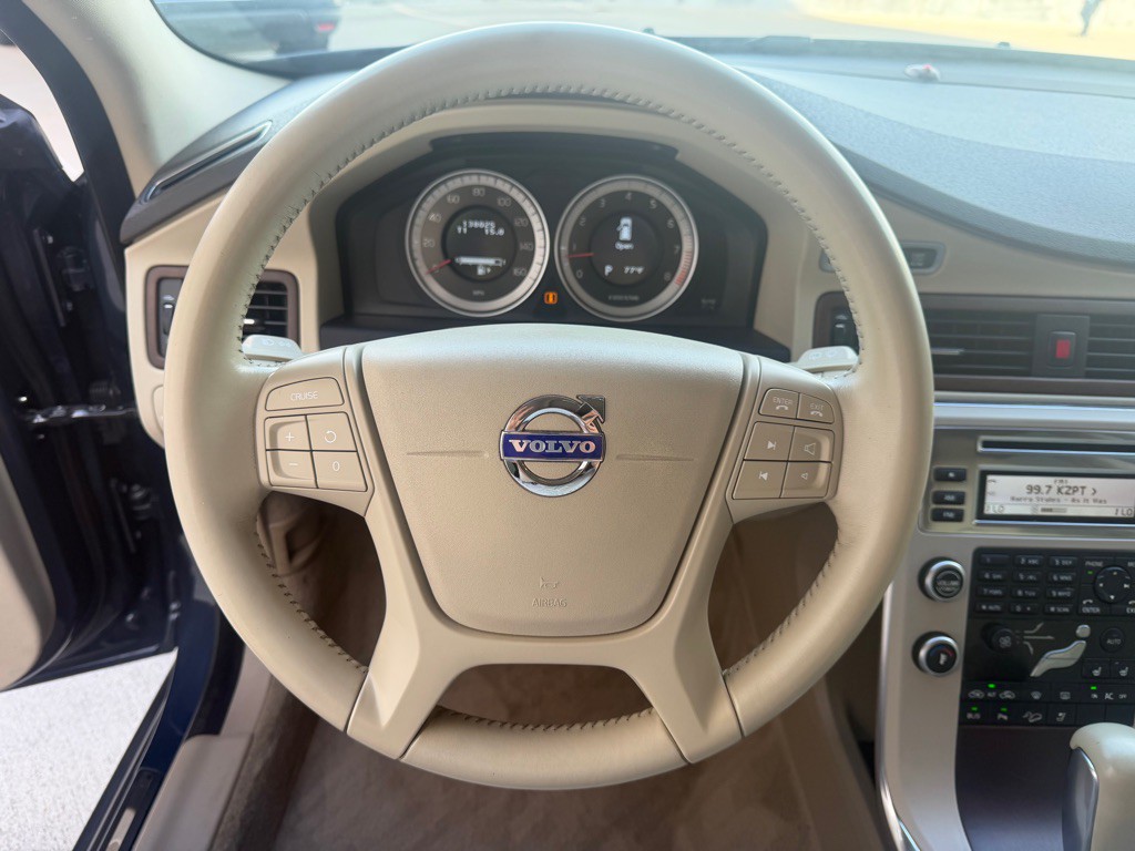 2011 Volvo XC70 Image 14