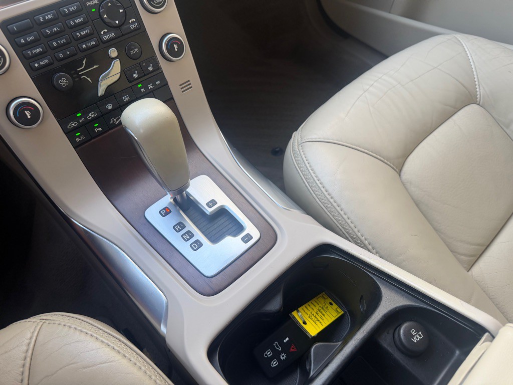 2011 Volvo XC70 Image 18