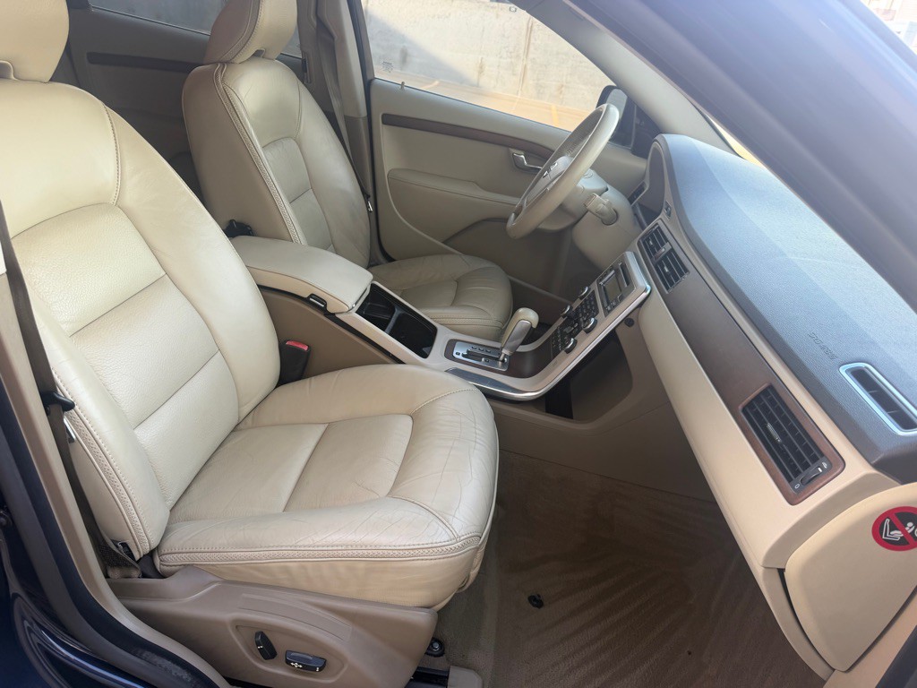 2011 Volvo XC70 Image 28
