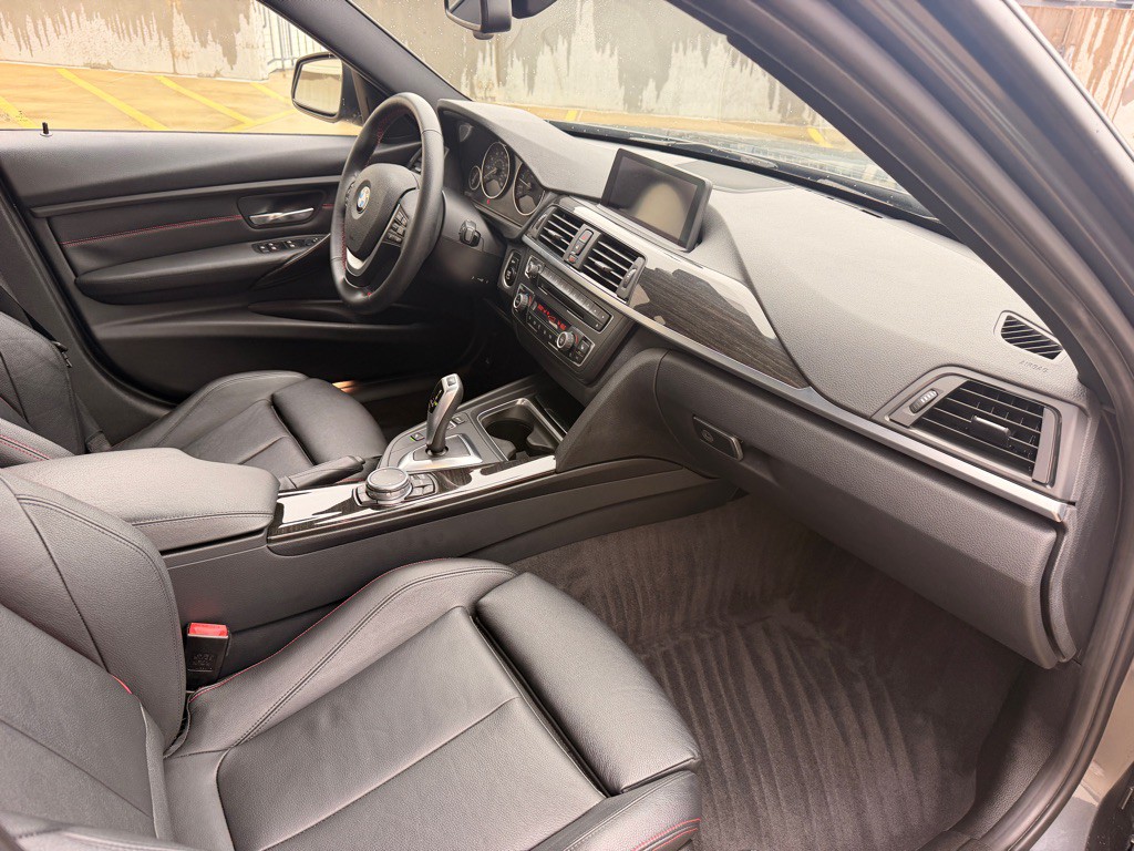 2015 BMW 3 Series Image 19