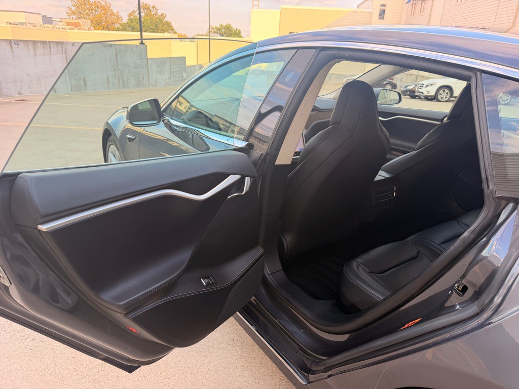 2018 Tesla Model S Image 15