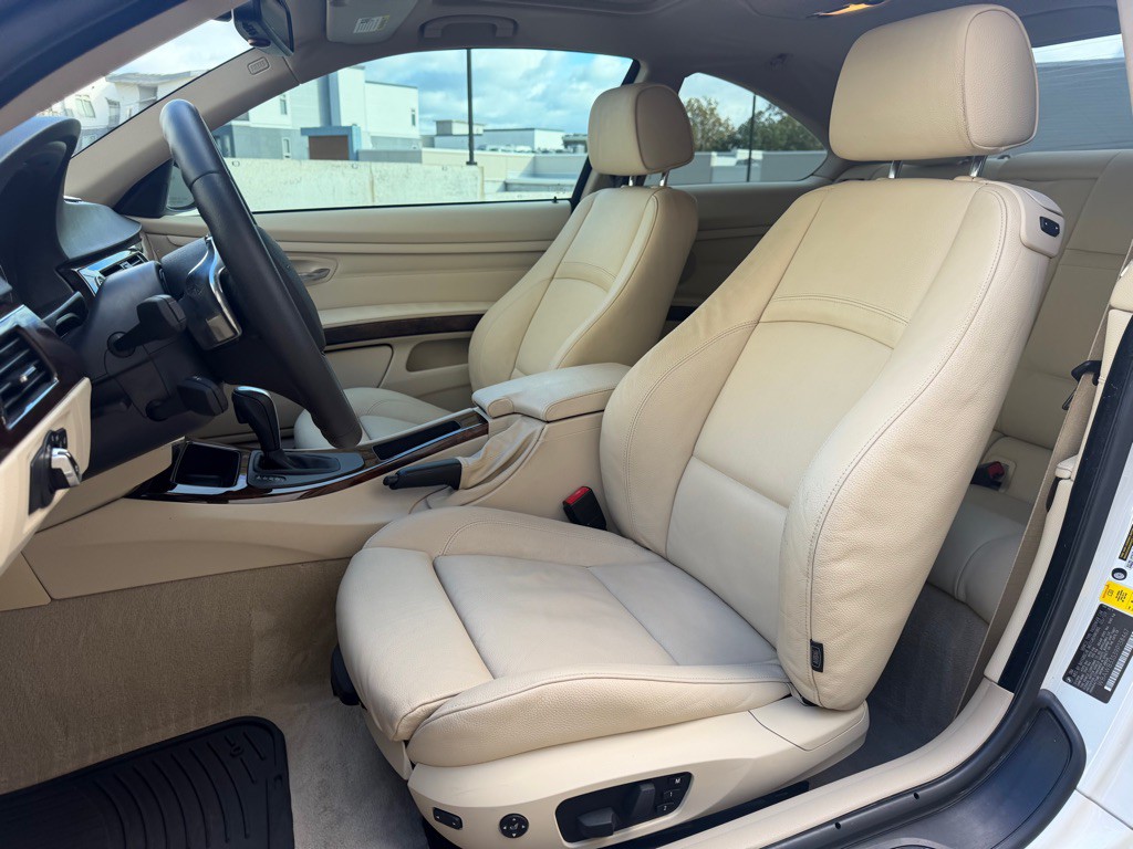 2009 BMW 3 Series Image 14