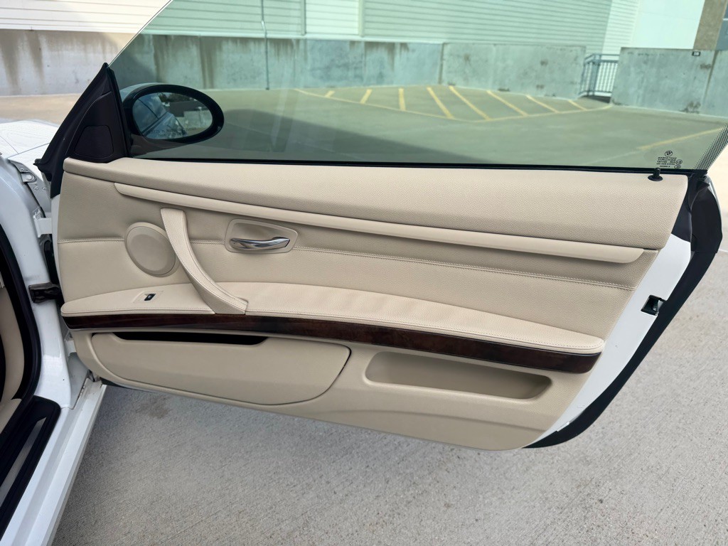 2009 BMW 3 Series Image 23