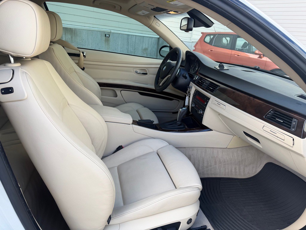 2009 BMW 3 Series Image 24