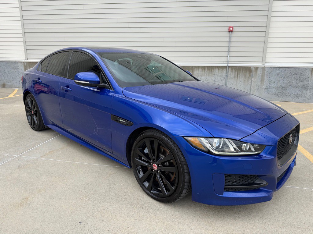 2017 Jaguar XE Image 1