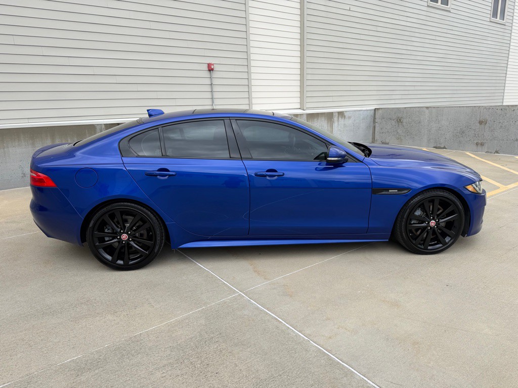 2017 Jaguar XE Image 2