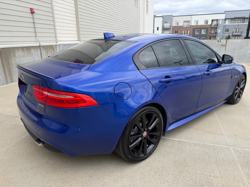 2017 Jaguar XE Image 3
