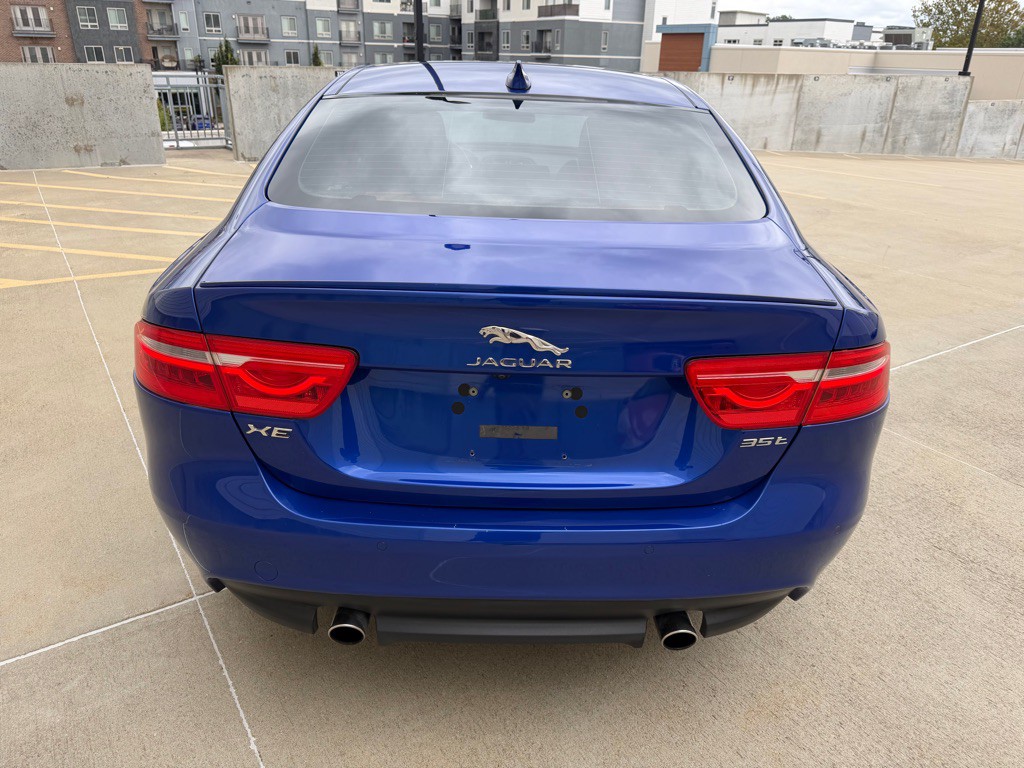 2017 Jaguar XE Image 4