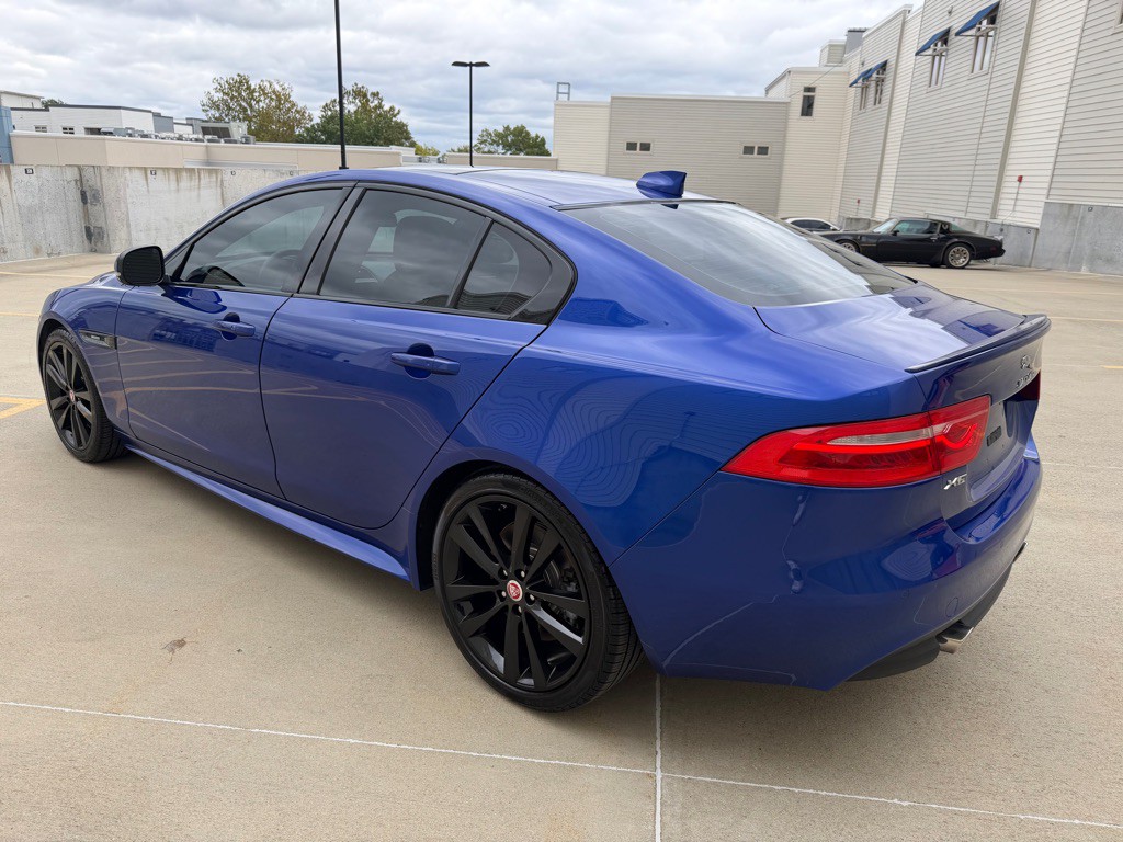 2017 Jaguar XE Image 5