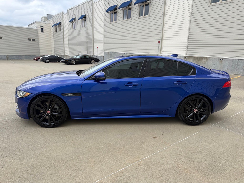 2017 Jaguar XE Image 6