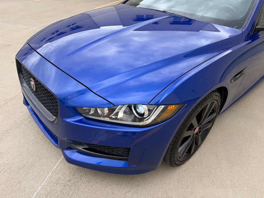 2017 Jaguar XE Image 9