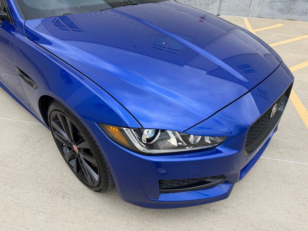 2017 Jaguar XE Image 10