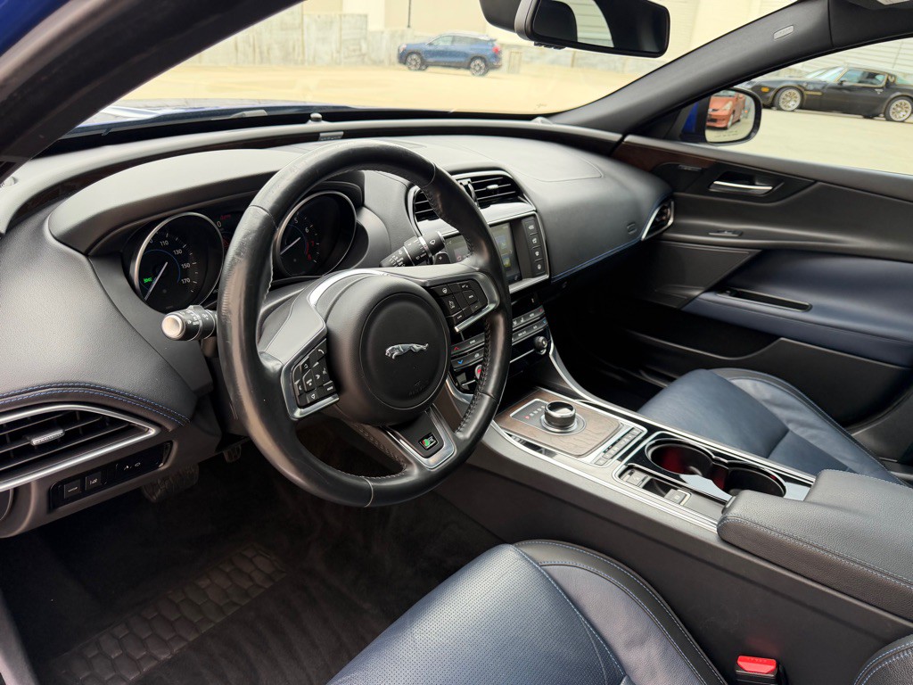 2017 Jaguar XE Image 13