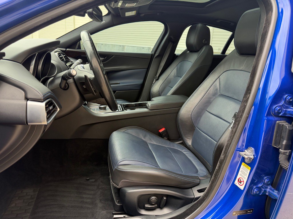 2017 Jaguar XE Image 14