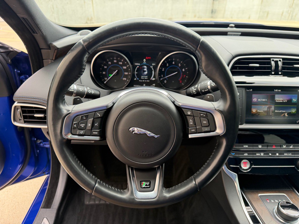 2017 Jaguar XE Image 16