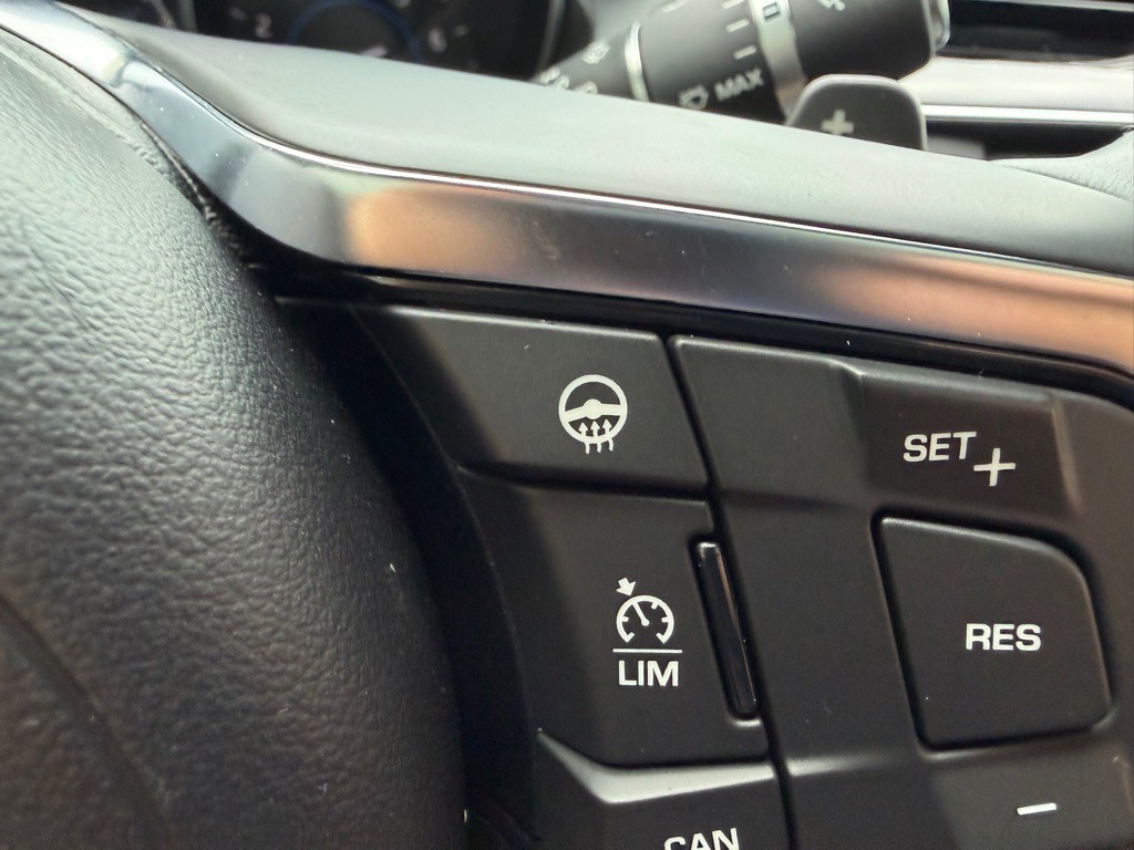 2017 Jaguar XE Image 22