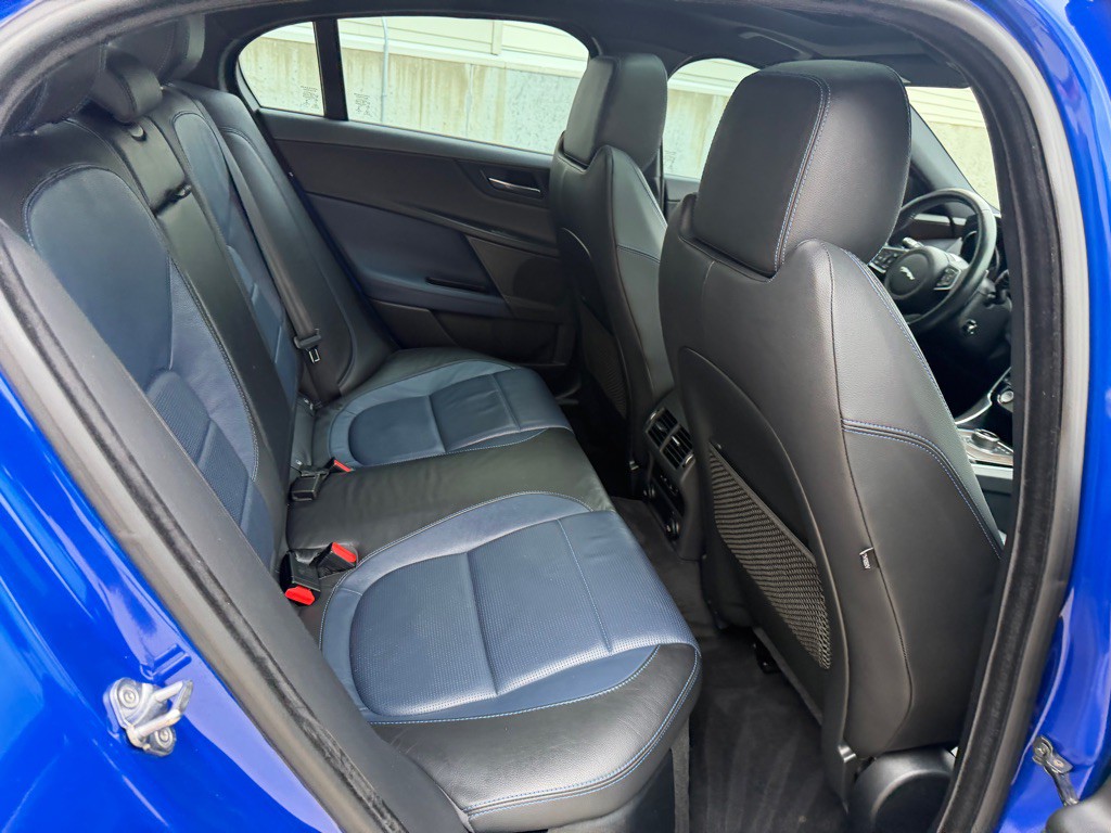 2017 Jaguar XE Image 27