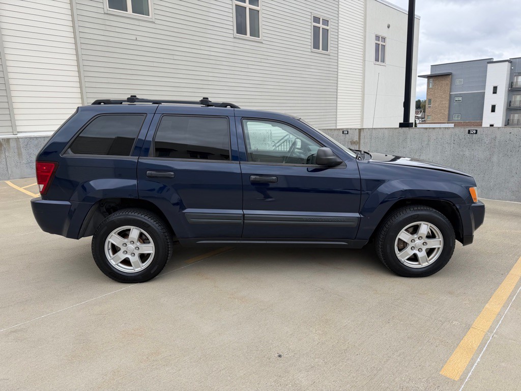 2005 Jeep Grand Cherokee Image 2